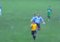 Terkena Kartu Kuning,Pemain Bola ini Layangkan Tendangan KungFu ke Wasit