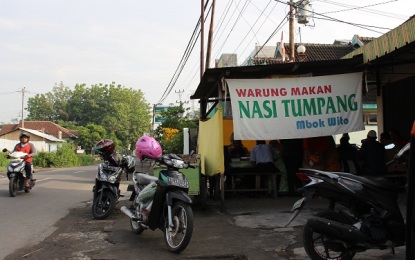 Inilah Mbah Wito dan Istrinya Kisah Nyata Tukang Bubur Naik Haji